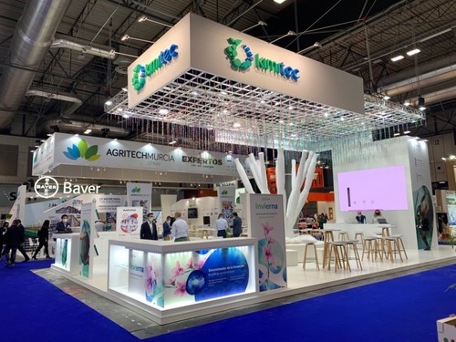 Expositor de Kimitec.