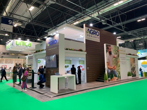 Expositor de Agroponiente.