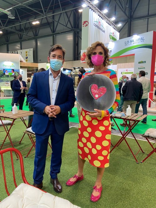 Agatha Ruiz de la Prada ha puesto color a Sandía Fashion.