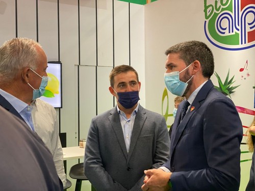 Antonio Luengo, consejero de Agua, Agricultura, Ganadería, Pesca y Medio Ambiente de la Región de Murcia (dcha).
