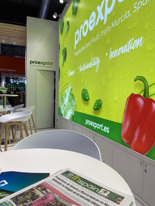 Ejemplares de FHSPAIN en el expositor de Proexport.