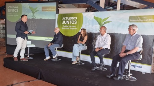 Mesa redonda con la que cerró el acto.