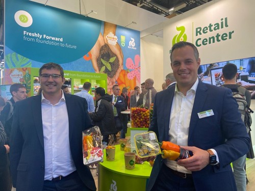 Bernardo Cuenca, Crop Coordinator de melón y sandía, y Javier Rigol, Chain Specialist, de Rijk Zwaan.