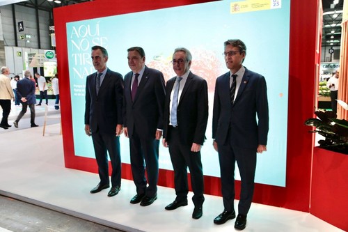 Participan en este acto inaugural Juan Arrizabalaga, director de IFEMA; Luis Planas, ministro de Agricultura; y Jorge Brotons, presidente de FEPEX; entre otros.