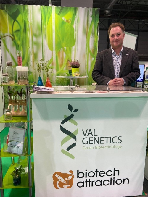 Juanjo Rodríguez, director comercial de ValGenetics, empresa ubicada en el pabellón 5