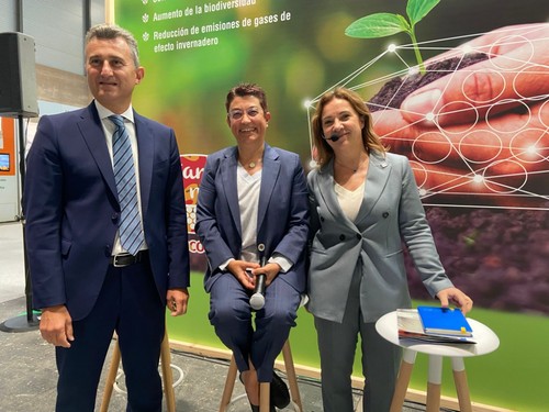 Alejandro Monzón, presidente dd Anecoop; Mari Carmen Morales, directora de calidad y sostenibilidad de Anecoop, y; Rosa Valenzuela, directora de proyectos de kiwa R+D+i