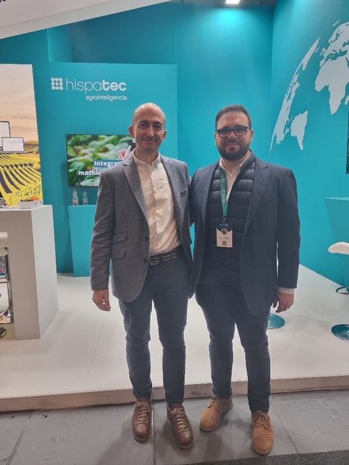 José Luis Molina Zamora y Miguel Ángel Marqués, en el expositor con el que cuenta Hispatec en pabellón 23
