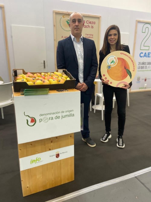 Francisco José Fernández y Olga Dutra, de la DOP Pera de Jumilla.