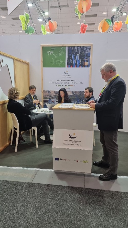 Mucha actividad en el stand del Puerto de Cartagena.