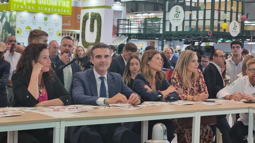 Algunas de las autoridades en la presentación del congreso Vestia