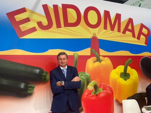 José Antonio Baños, presidente de Ejidomar, posó para fhalmería en su stand ubicado en el pabellón 9