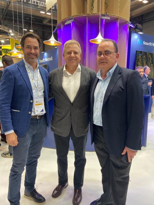 Ignacio Sevillano, ceo de Smurfit Westrock para España, Portugal y Marruecos; Enrique Guillén, gerente regional del sureste y Miguel Hernández, CEO general de Smurfit Westrock