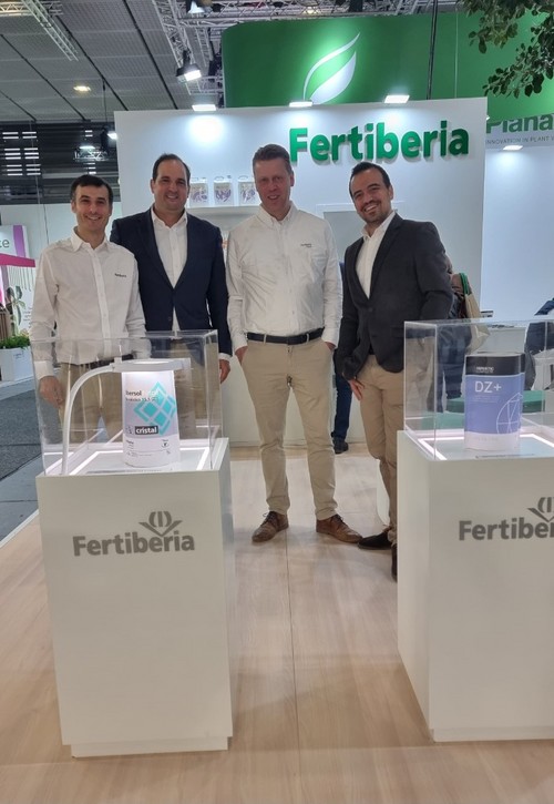 Parte del equipo de Fertiberia, que cuenta con un espacioso stand en la feria