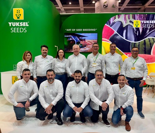 Equipo de Yuksel Seeds en la feria de Berlín.