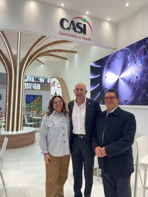 Antonio Bretones, presidente de CASI, junto a compañeros.