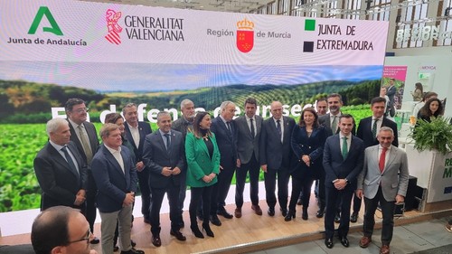 Los gobiernos de Andalucía, Murcia, Comunidad Valenciana y Extremadura acuerdan llevar las reclamaciones de los agricultores hasta la Unión Europa.