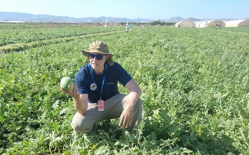 Víctor García con el polinizador desechable SP7