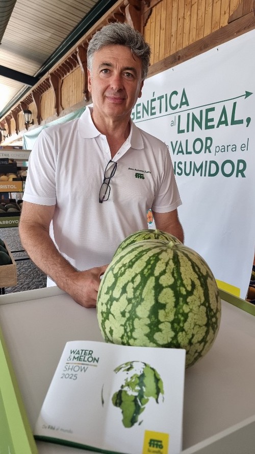 osé Antonio Zafra, crop advisor y key account de melón y sandía de Semillas Fitó, con la variedad Taylor