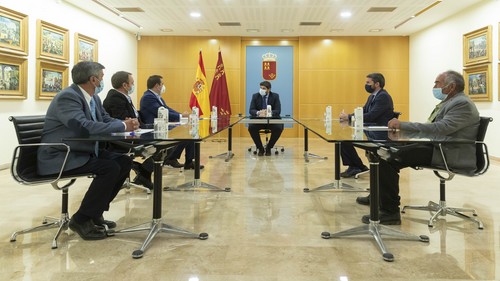 El presidente López Miras defiende una PAC que no recorte fondos para el sector agrario