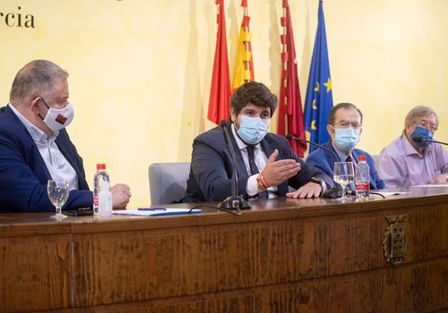 López Miras afirma que hará “lo que sea necesario” para evitar el cierre del trasvase y pide “que toda la Región esté al lado de los agricultores”