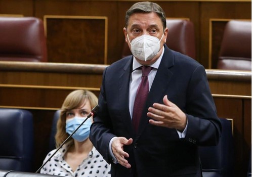 El ministro Planas subraya que el Gobierno trabaja para garantizar los suministros y la seguridad alimentaria