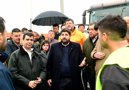 López Miras reclama al Gobierno central que baje ya los impuestos a los carburantes para garantizar “la supervivencia del transporte”