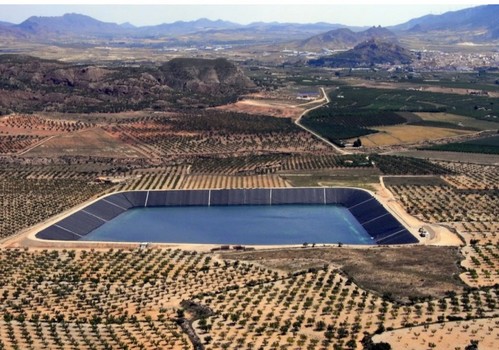 20 comunidades de regantes reciben 8,5 millones para mejorar le eficiencia energética y reducir el coste eléctrico a los agricultores