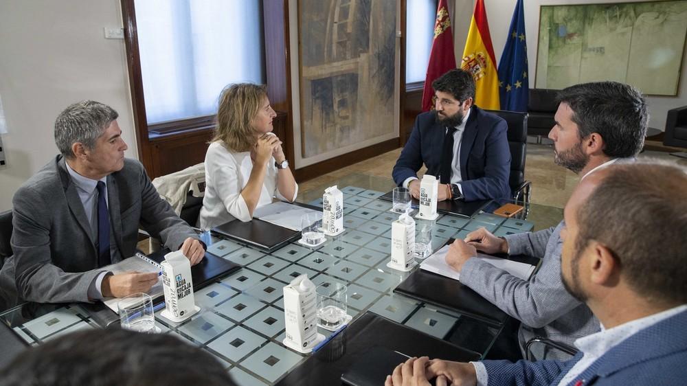 El Gobierno murciano trabaja junto al Ministerio de Transición Ecológica, al que pide la inminente puesta en marcha del Plan de Vertido Cero para el Mar Menor