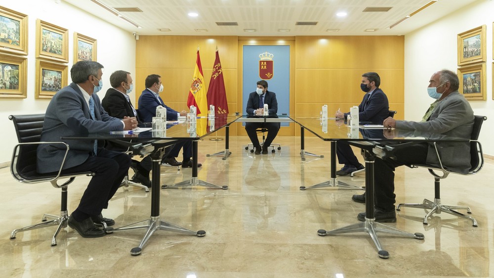 El presidente López Miras defiende una PAC que no recorte fondos para el sector agrario