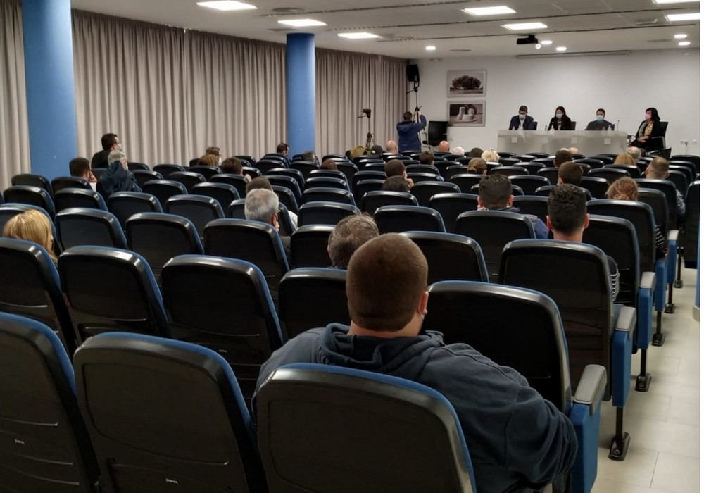  El Gobierno regional informa a los jóvenes agricultores de Fuente Álamo de la nueva convocatoria de ayudas por valor de 9,2 millones