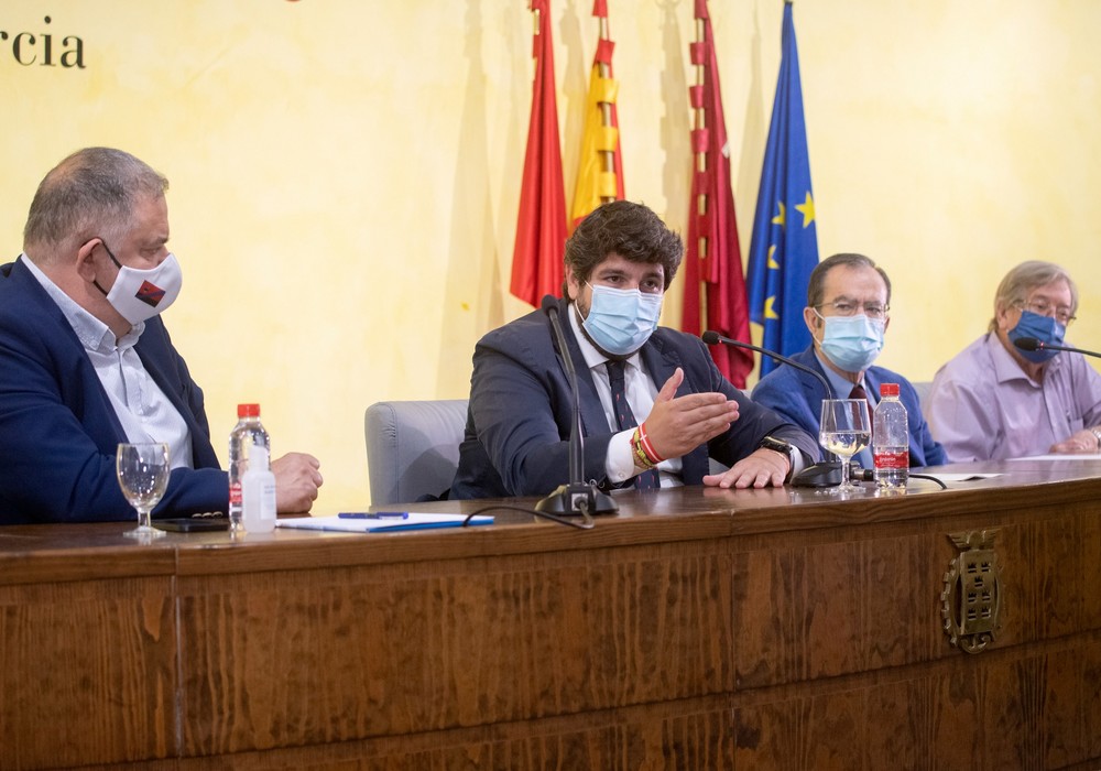 López Miras afirma que hará “lo que sea necesario” para evitar el cierre del trasvase y pide “que toda la Región esté al lado de los agricultores”