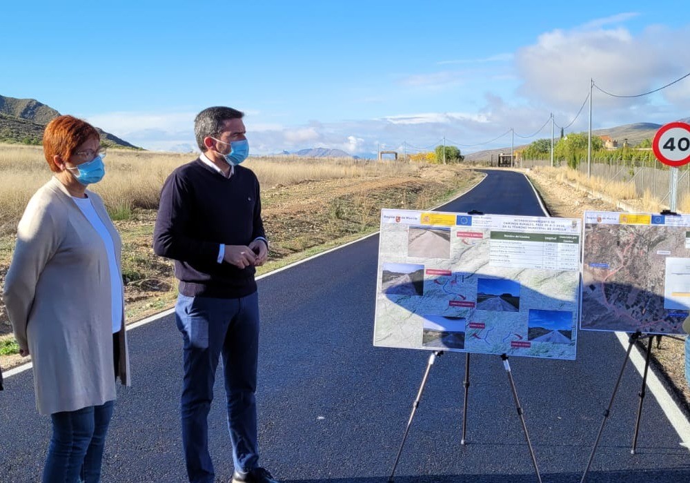  La Comunidad invierte más de un millón de euros en reparar cuatro caminos rurales en Jumilla con 22 kilómetros de trazado