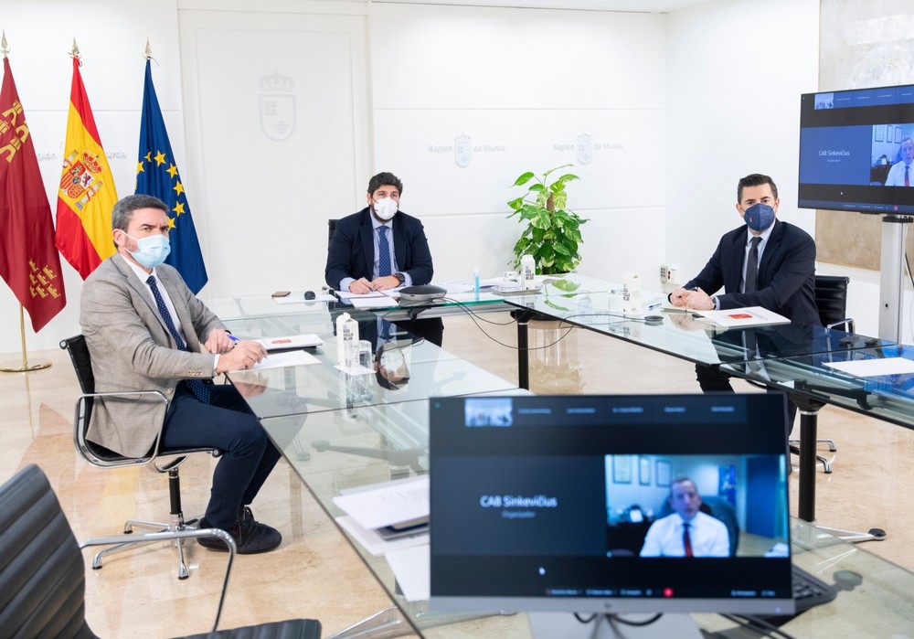 López Miras pide un Plan de Acción de apoyo al Mar Menor formado por la Comisión Europea, el Ministerio y Gobierno regional