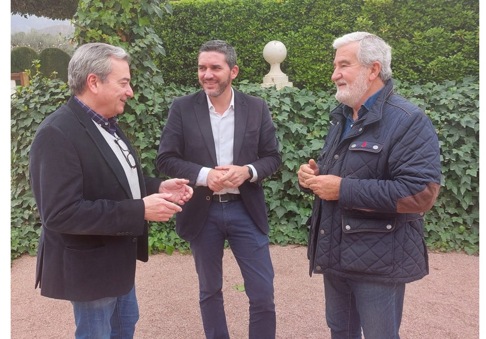 El Gobierno regional avisa de que la coyuntura actual supondrá el incremento de costes de producción de la fruta de hueso un 30 por ciento