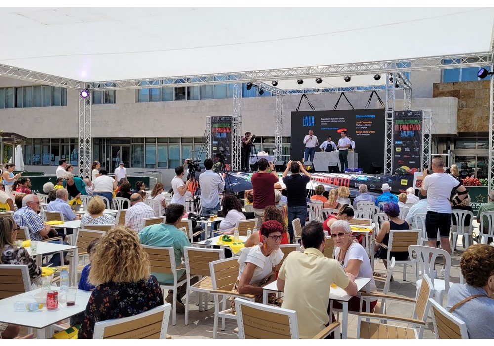 El consejero Antonio Luengo inaugura la Jornada Gastronómica del Pimiento para poner en valor un cultivo que genera 172,5 millones en exportaciones