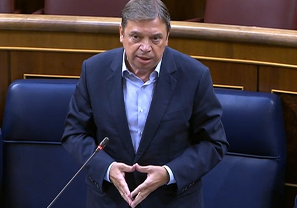 Luis Planas apela a la responsabilidad de todos los actores de la cadena alimentaria para contener los precios