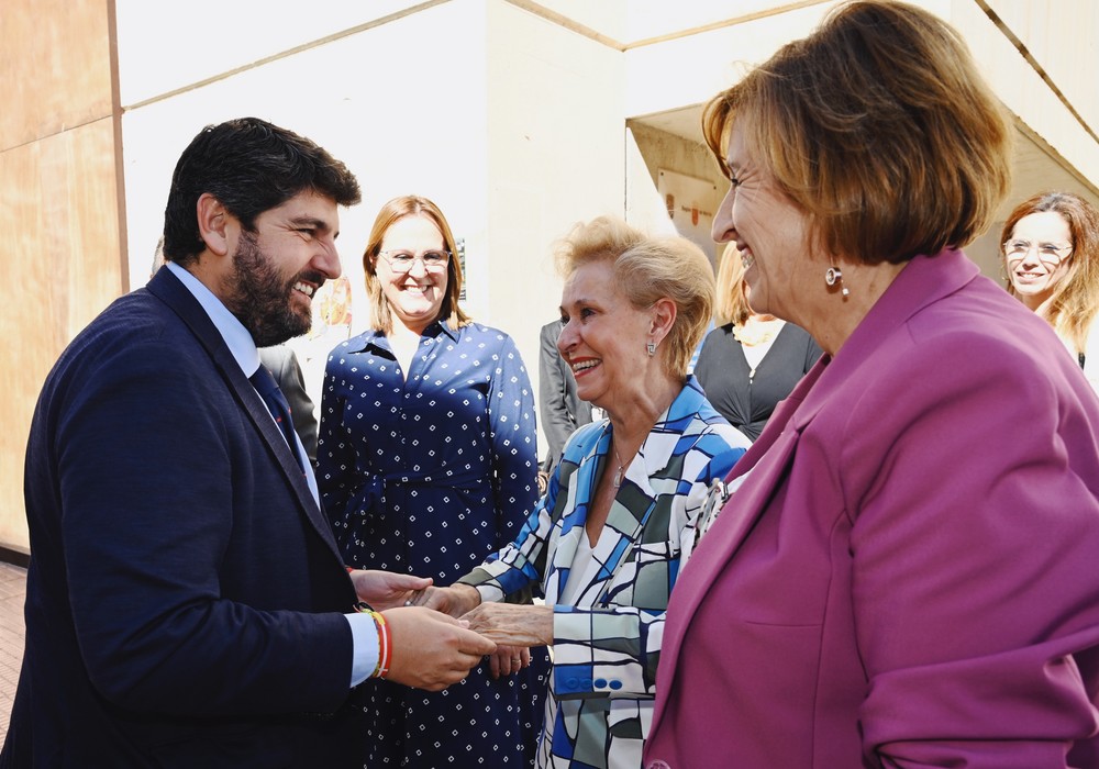 López Miras resalta que las mujeres ya son titulares de tres de cada diez explotaciones agrarias en la Región