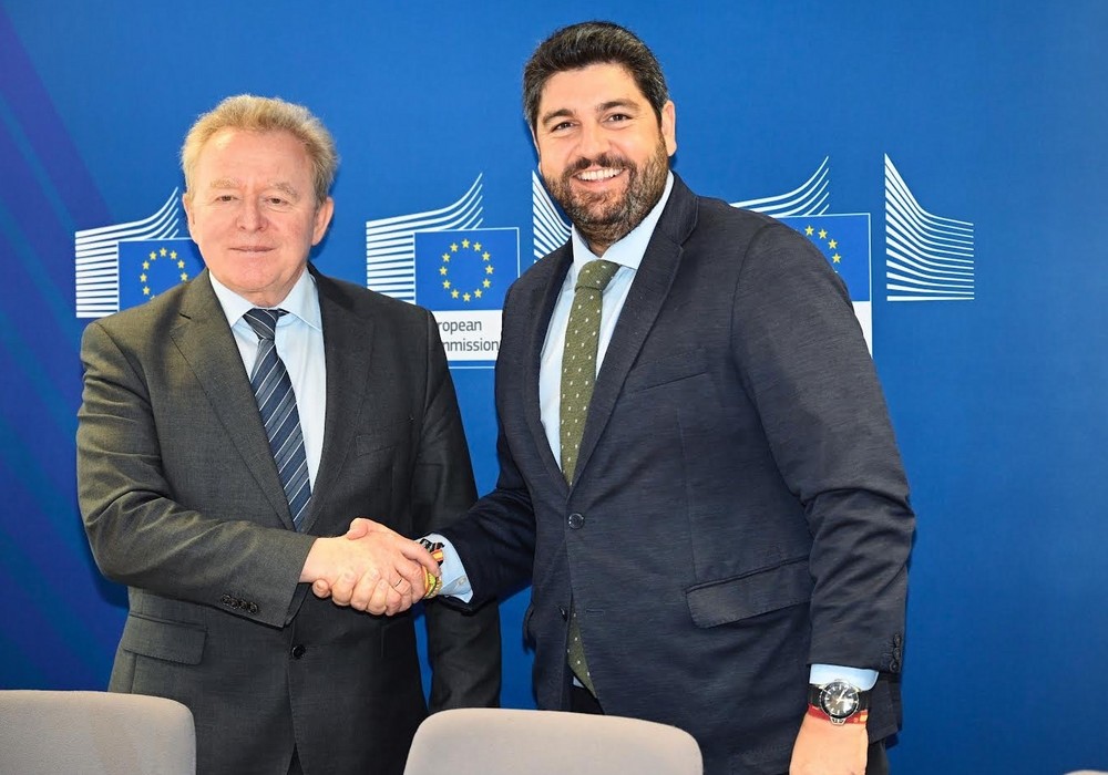 López Miras ofrece al comisario europeo de Agricultura la experiencia y la tecnología de la Región en reutilización del agua