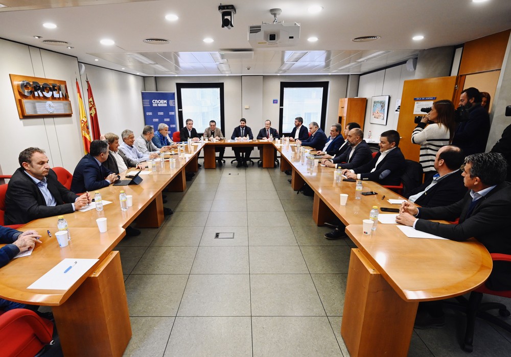 López Miras resalta la “unidad de acción” en defensa del trasvase y alerta de que “no está en juego el futuro de un sector, sino de toda la Región”