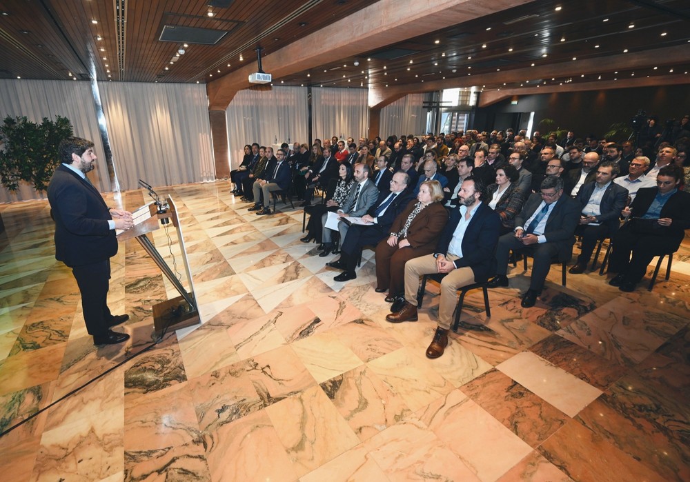 El Gobierno regional presenta su Plan para alcanzar en 2027 los 15.000 millones en exportaciones