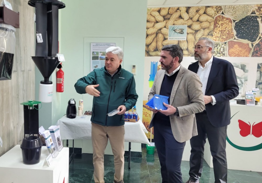 La Comunidad pide al Gobierno central nuevas líneas de ayudas para la investigación y el uso de feromonas contra las plagas en los cultivos