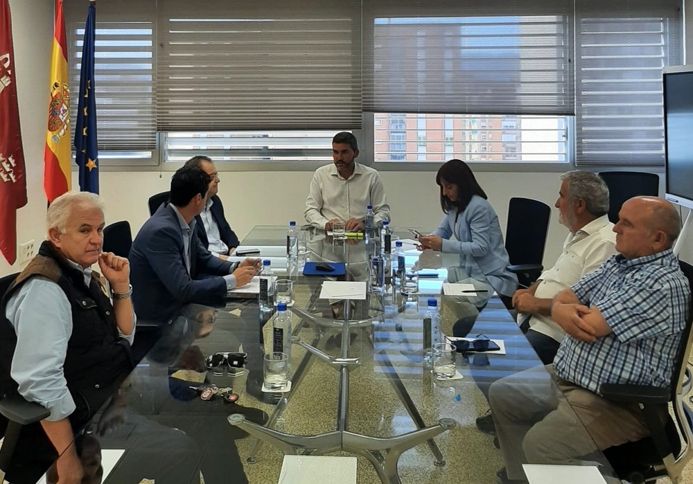 El Gobierno regional crea un grupo de trabajo con organizaciones agrícolas y de alimentación para buscar la rentabilidad del albaricoque