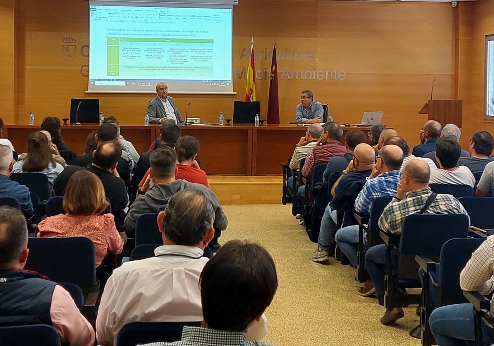 La Comunidad coordina con los comerciantes la normativa de uso sostenible de fitosanitarios