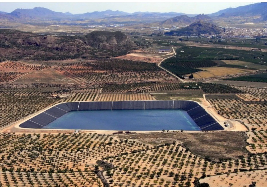20 comunidades de regantes reciben 8,5 millones para mejorar le eficiencia energética y reducir el coste eléctrico a los agricultores