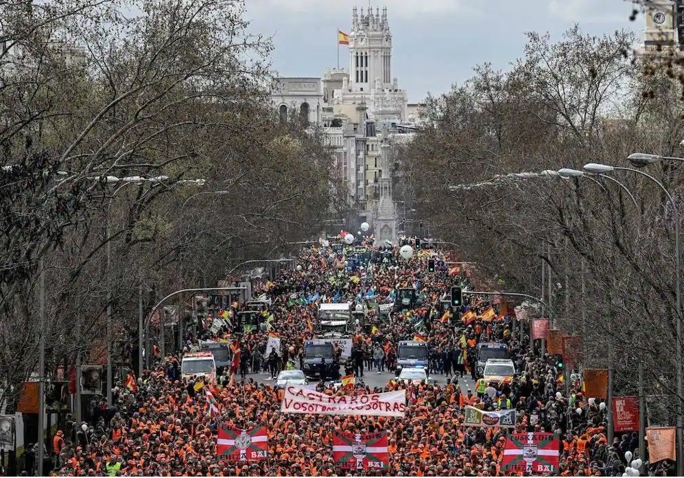 ASAJA, COAG y UPA acuerdan poner en marcha un calendario de movilizaciones que se desarrollarán inicialmente en las Comunidades Autónomas