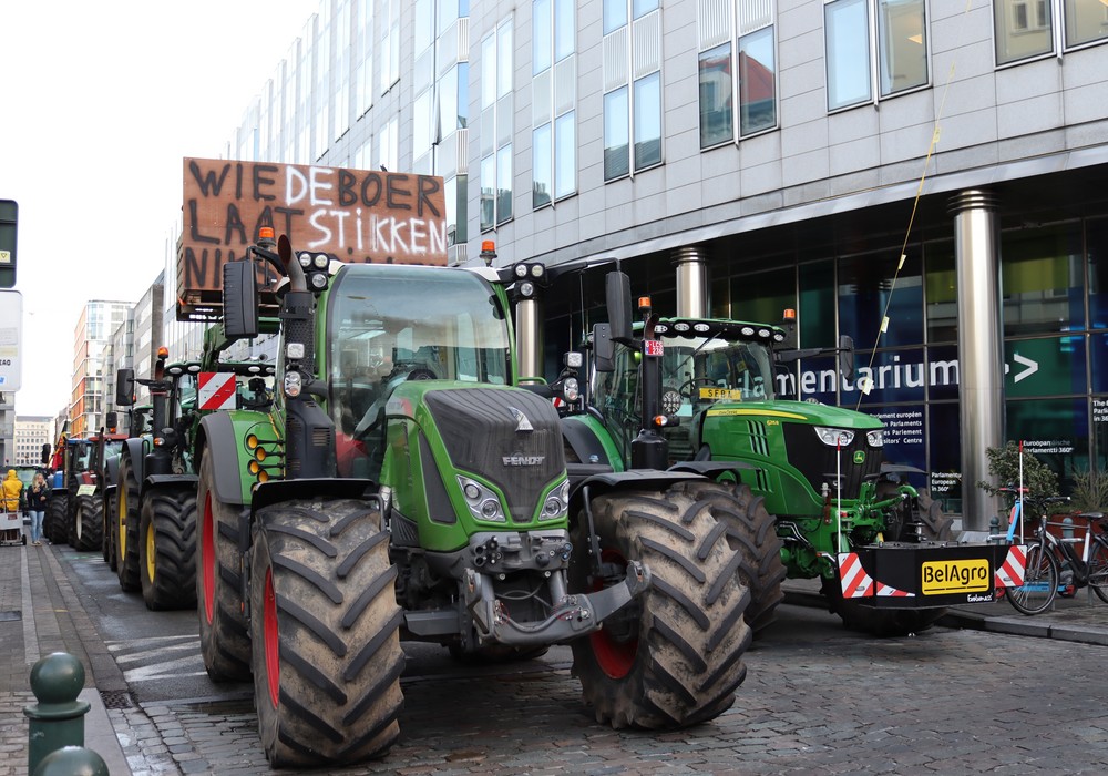Los socialistas piden a la Comisión Europea una reacción contundente frente a los ataques a la libre circulación de mercancías y a la agricultura española