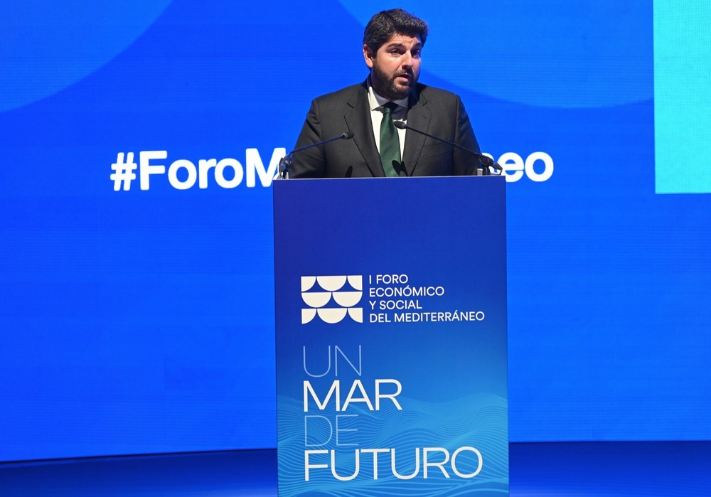 López Miras alerta de que “si impera la ideología en el reparto del agua” habrá “pobreza, paro y desierto”