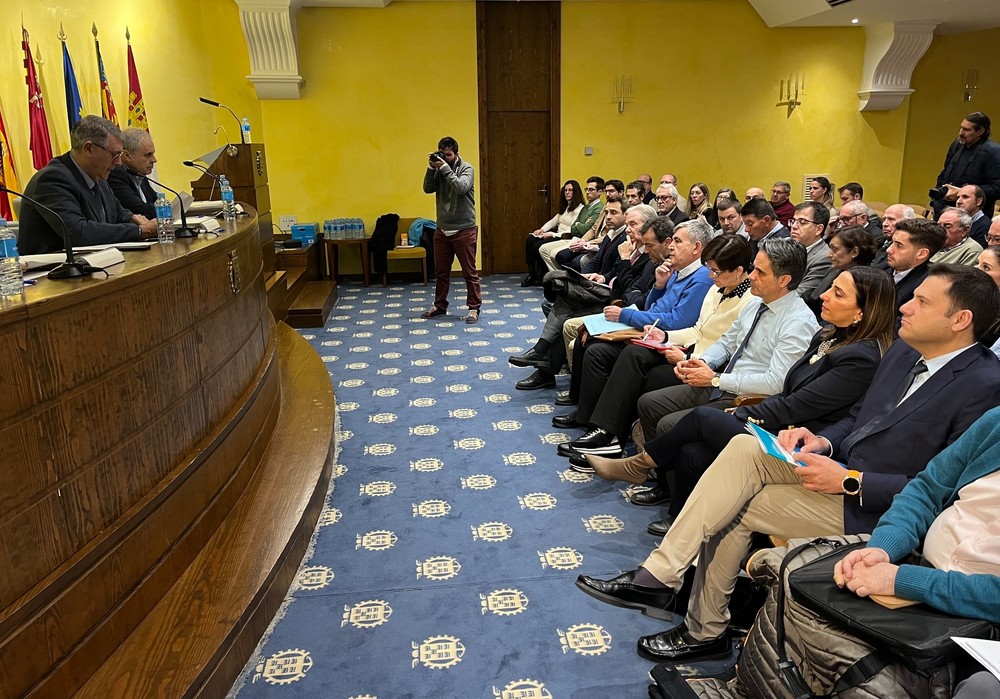 El Gobierno regional reitera al Ministerio la urgencia de adoptar alternativas a la prohibición del uso agua de pozos y acuíferos a partir de 2027